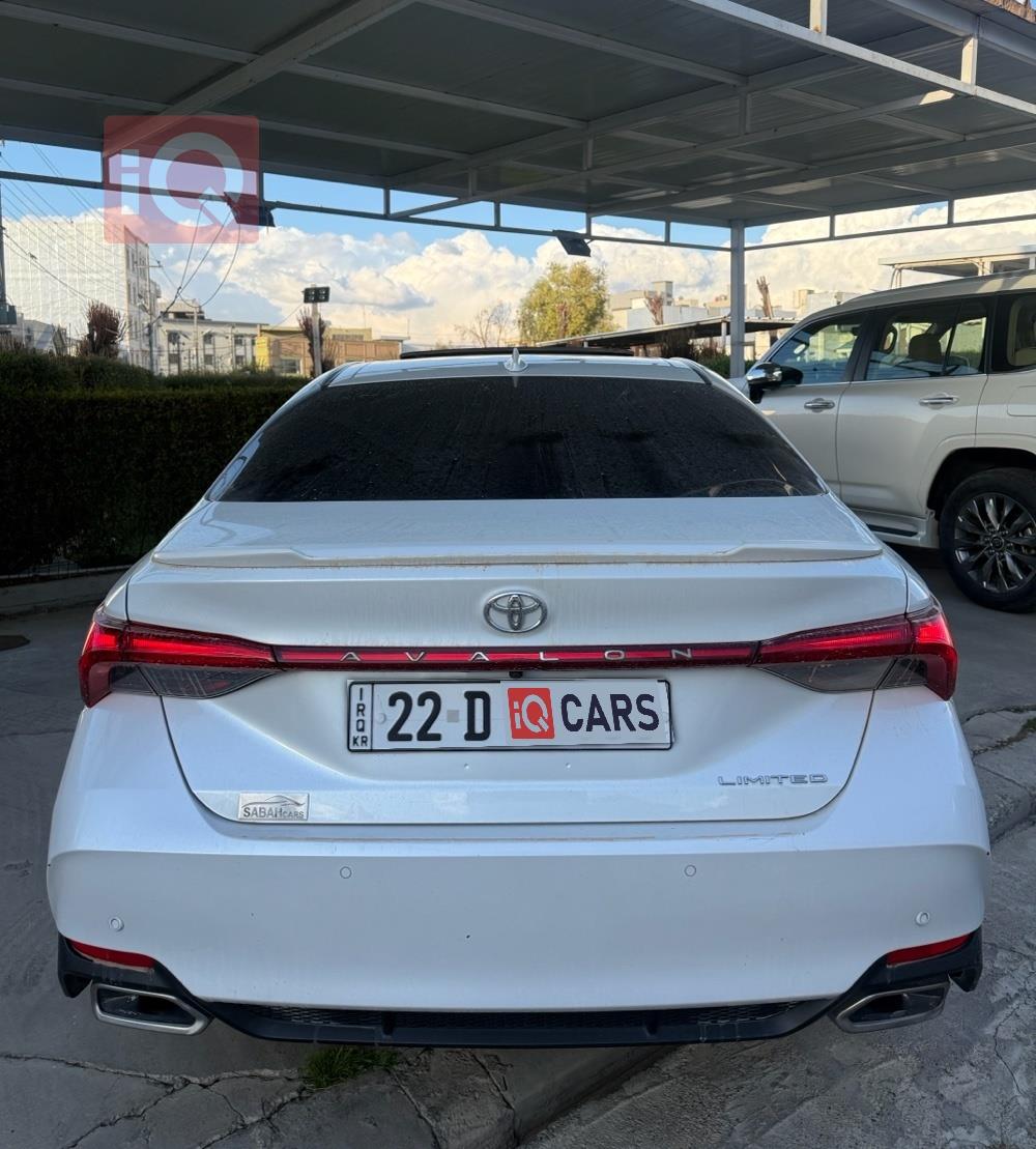 تويوتا أفالون